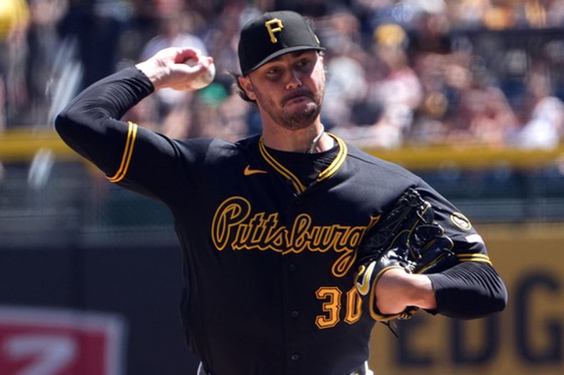 El lanzador de los Piratas de Pittsburgh, Paul Skenes realiza un lanzamiento contra los Angelinos de Los Ángeles durante la primera entrada del juego de béisbol en Pittsburgh, el domingo 6 de septiembre de 2026. (AP Foto/Tom E. Puskar)