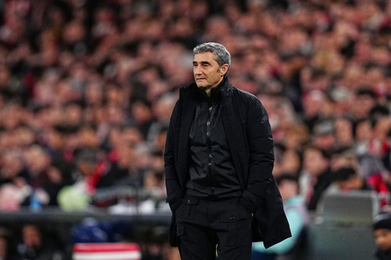Ernesto Valverde, técnico del Athletic Bilbao, durante el partido contra Barcelona en la Liga de España, el sábado 7 de marzo de 2026. (AP Foto/Miguel Oses)