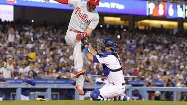 Filis golpean de nuevo a Dodgers: vencen 12-10 en 10 innings