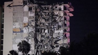 Dramático momento en que un edificio de apartamentos se desplomó en Miami-Dade. Archivo.&nbsp;