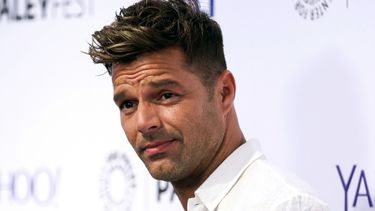ricky martin se compromete con artista conceptual jwan yosef