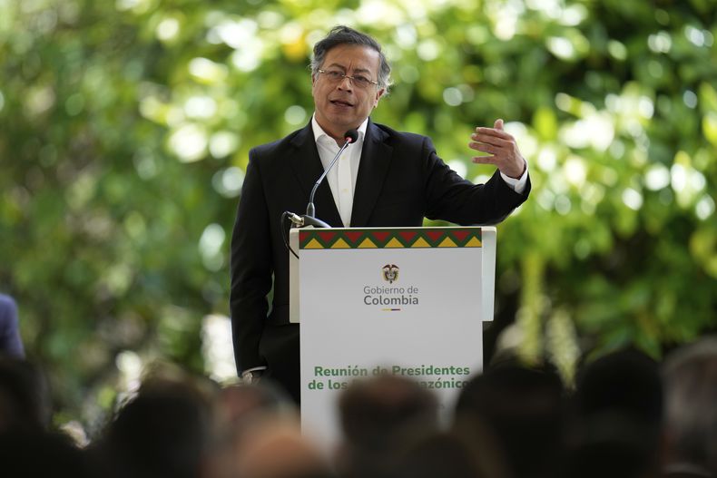 ARCHIVO - El presidente de Colombia, Gustavo Petro, habla durante un encuentro de los líderes de la Organización del Tratado de Cooperación Amazónica en Bogota, Colombia, el 22 de agosto de 2025. (AP Foto/Fernando Vergara, Archivo)