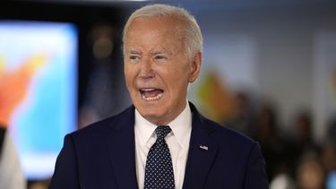 El presidente Joe Biden durante una visita al Centro de Operaciones de Emergencia de D.C., el martes 2 de julio de 2024, en Washington. (AP Foto/Evan Vucci)