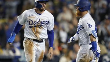 Turner, Dodgers vencen a Rojos 3-1 en Día de Jackie Robinson