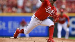 ARCHIVO - El cubano Vladimir Gutiérrez, de los Rojos de Cincinnati, lanza en el juego del 28 de mayo de 2022 ante los Gigantes de San Francisco (AP Foto/Aaron Doster, archivo)