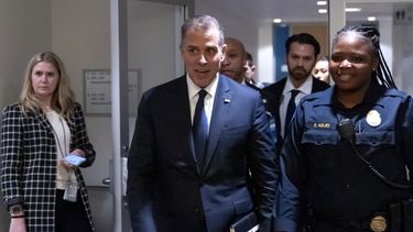 Hunter Biden al salir de la sede del Congreso en Washington el 28 de febrero de 2024. (Foto AP /Alex Brandon)