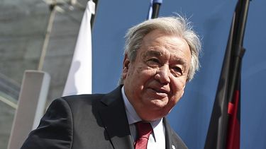El secretario general de Naciones Unidas, António Guterres, llega a la Cumbre Ministerial sobre Misiones de Paz de 2025 en Berlín, el martes 13 de mayo de 2025. (Hannes P Albert/dpa via AP)