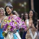 Miss Nicaragua Sheynnis Palacios reacciona tras ser coronada Miss Universo en la 72a edición de Miss Universo en San Salvador, El Salvador, el sábado 18 de noviembre de 2023. (Foto AP/Moises Castillo)