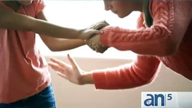 americateve | Muchos padres consideran que de vez en cuando una nalgadita les ayuda.