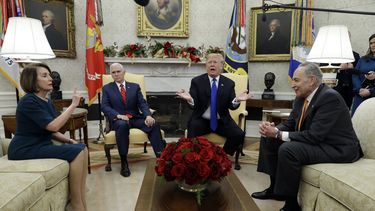 Trump presiona por muro ante posible cierre de gobierno