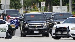 El expresidente estadounidense Donald Trump al llegar a su resort Trump National Doral en Doral, Florida, el 12 de junio de 2023. (Foto AP/Jim Rassol)