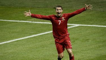 americateve | El portugu&eacute;s Cristiano Ronaldo celebra su tercer gol en la victoria de 3-2 sobre Suecia en el partido de vuelta del repechaje para la Copa del Mundo el martes, 19 de noviembre del 2013, en Estocolmo.  (Foto AP/TT/Pontus Lundahl)