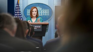 Secretaria de prensa de la Casa Blanca tiene COVID-19