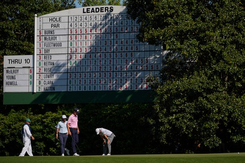 El norirlandés Rory McIlroy reacciona tras fallar un putt en el hoyo 11 de la segunda ronda del Masters de Augusta el viernes 10 de abril del 2026. (AP Foto/Eric Gay)