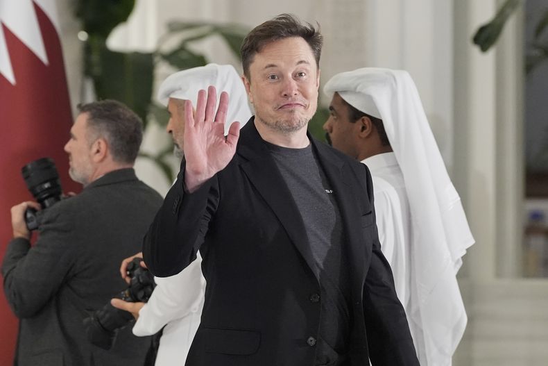 Elon Musk durante un evento en honor al presidente estadounidense Donald Trump en el Palacio de Lusail, en Doha, Qatar, el miércoles 14 de mayo de 2025. (AP Foto/Alex Brandon)