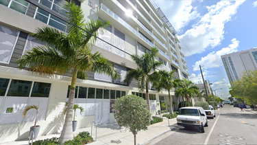 balean mortalmente a un joven en el lobby de un edificio en edgewater