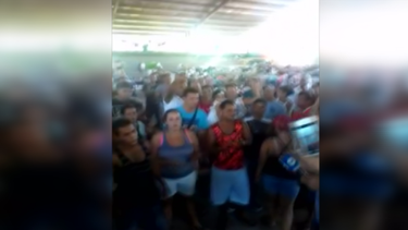 cerca de 300 cubanos reclaman en panama ser incluidos en los viajes a mexico