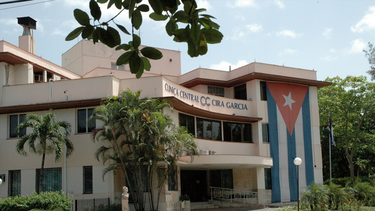 medicos confirman la entrega de autos y venta de laptops, pero dudan que llegue a todos