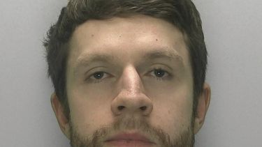 En esta imagen difundida por la Policía Antiterrorismo South East (CTPSE) el lunes 30 de octubre de 2023 se muestra a Joshua Bowles, un exempleado de la agencia británica de ciberespionaje. (CTPSE/PA via AP)