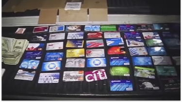 encuentran decenas de tarjetas de credito clonadas