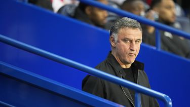 ARCHIVO - El entrenador del PSG Christophe Galtier antes del partido de la liga francesa contra Lens, en el estadio Parc des Princes, en París, Francia, el 15 de abril de 2023. (AP Foto/Michel Euler)