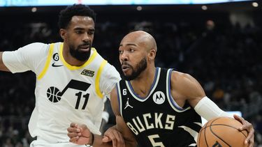 Bucks supera al Jazz sin Antetokounmpo y Middleton