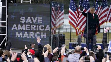 Panel del Congreso emite citaciones a 6 allegados a Trump