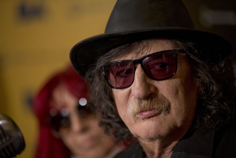 ESP-CEL CHARLY GARCÍA