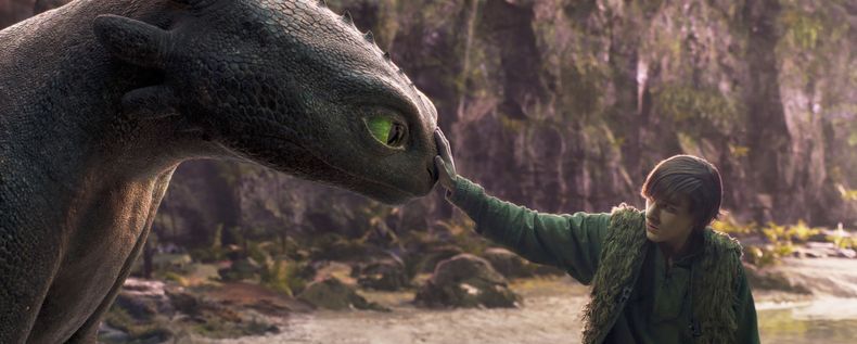 Esta imagen publicada por Universal Pictures muestra a Mason Thames en una escena de Cómo entrenar a tu dragón. (Universal Pictures via AP)