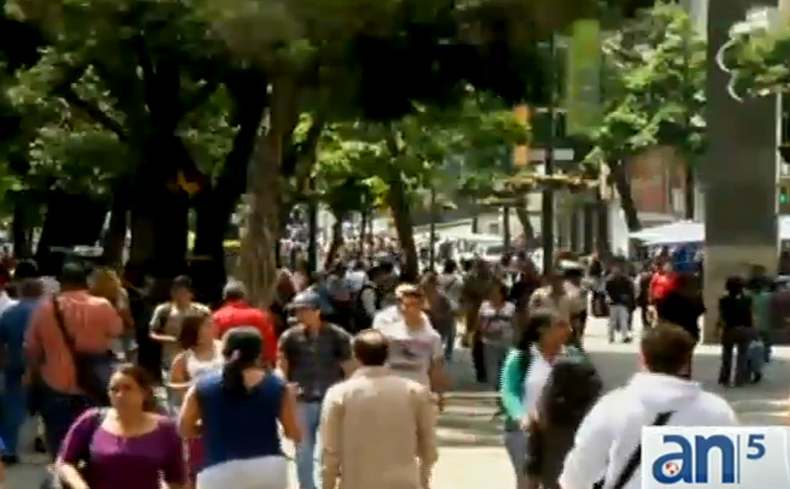 Venezuela está a un paso de la debacle económica tras el nuevo índice de inflación que supera el sesenta por ciento aunque pudiera cerrar este año en 80 por ciento, esto según recientes reportes financieros.