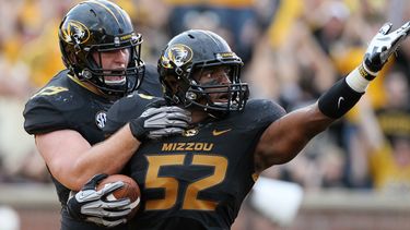 americateve | Michael Sam (52) festeja el touchdown que anot&oacute; en corrida de siete yardas tras recuperar un fumble el 9 de febrero del 2014 en un partido entre Missouri y Southeastern Louisiana de f&uacute;tbol americano universitario. Sam, quien se espera sea se