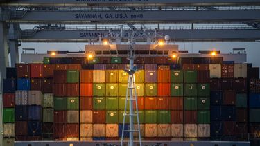 Déficit comercial de EEUU alcanza récord de 73.300 millones