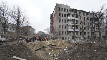 Las secuelas de un bombardeo ruso en Járkiv, Ucrania, el 2 de enero de 2024. (Foto AP/Andrii Marienko)