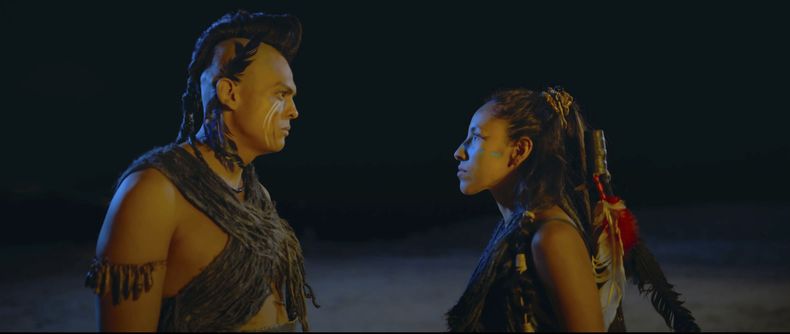En esta imagen proporcionada por Prime Video, Cuauhtli Jiménez, izquierda, y Dalia Xiuhcoatl en una escena de la serie Zorro. (Prime Video vía AP)