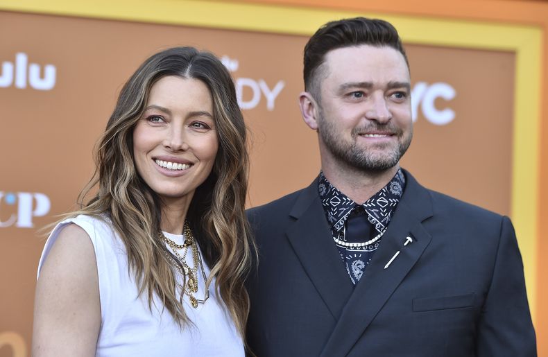 ARCHIVO - La integrante del elenco y productora ejecutiva Jessica Biel, izquierda, llega con su esposo Justin Timberlake, al estreno en Los Angeles de Candy el 9 de mayo de 2022. (Foto Jordan Strauss/Invision/AP, archivo)