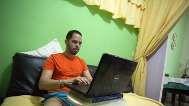 Cuba tiene singulares maneras de ingresar a internet
