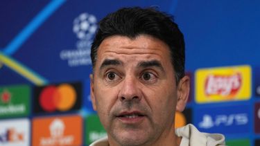 ARCHIVO - Míchel Sánchez, el director técnico del Girona, asiste a una conferencia de prensa antes del partido de fútbol de la fase de liga de la Liga de Campeones del día siguiente entre el AC Milan y el Girona en el estadio San Siro de Milán, Italia, el 21 de enero de 2025. (Foto de archivo de AP/Antonio Calanni)