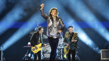 Mick Jagger de Los Rolling Stones se presenta en la primera noche de la etapa estadounidense de su gira Hackney Diamonds el domingo 28 de abril de 2024 en Houston. (Foto Amy Harris/Invision/AP)
