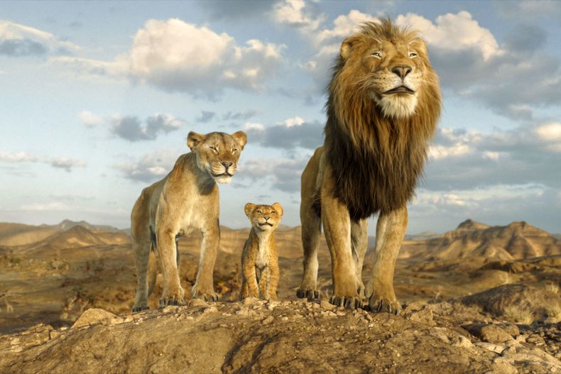 Esta imagen proporcionada por Disney muestra a los personajes Afia, con la voz de Anika Noni Rose, izquierda, Mufasa, con la voz de Braelyn Rankins, en el centro, y Masego, con la voz de Keith David en una escena de Mufasa: The Lion King (Mufasa, El Rey León). (Disney vía AP)