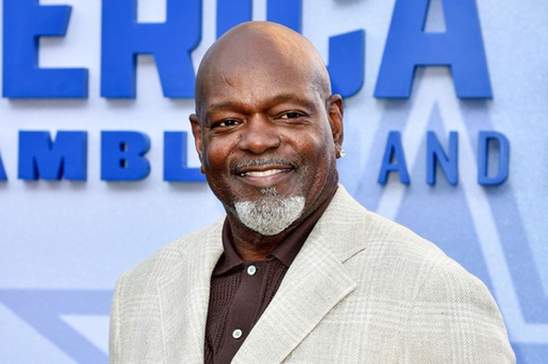 ARCHIVO - Emmitt Smith asistió al estreno de Americas Team: The Gambler and His Cowboys el lunes 11 de agosto de 2025, en The Egyptian Theatre en Los Ángeles. (Foto by Richard Shotwell/Invision/AP, Archivo)