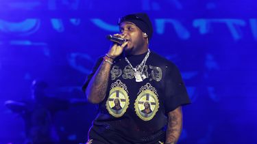 Sech se presenta durante el festival de música Coca-Cola Flow Fest en la Ciudad de México, el domingo 23 de noviembre de 2025. (Foto AP/Ginnette Riquelme)