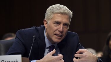 el senado confirma al candidato de trump como nuevo juez del supremo