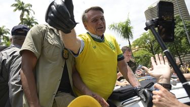 Bolsonaro festeja triunfo del Flamengo con sus jugadores