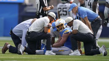 Chargers mandan a Bosa a lista de lesionados