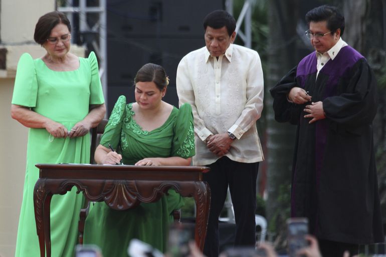 Hija de Duterte juramenta como vicepresidenta de Filipinas