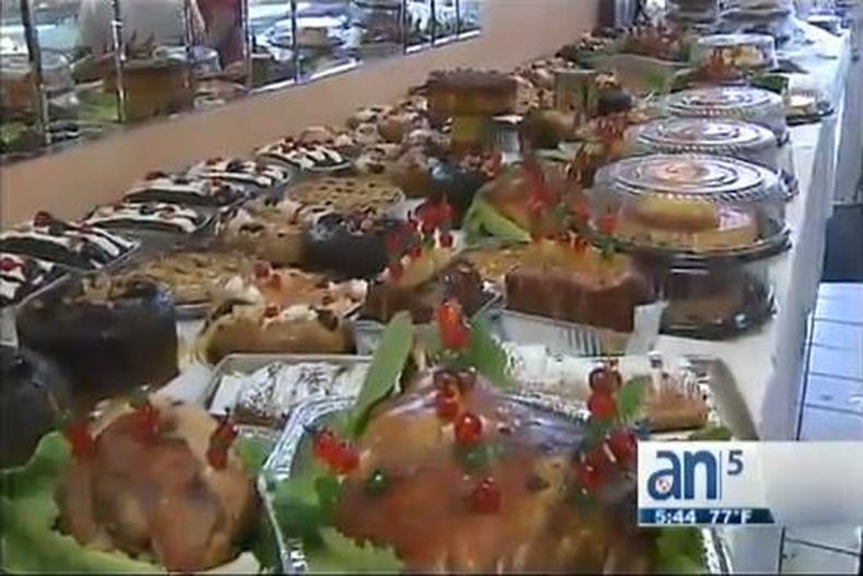 Para los venezolanos en Miami no pueden faltar las hallacas, el pan de jamón y un buen ponche crema en esta navidad.