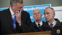 hombre mata a disparos a dos policias de ny hombre mata a disparos a dos policias de ny