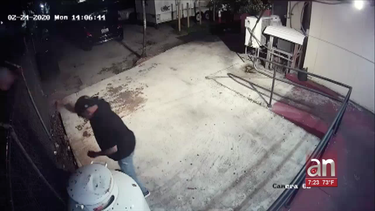 captado en camara quedo un hombre que robo los suministros de higiene y limpieza de un restaurante en el noroeste de miami