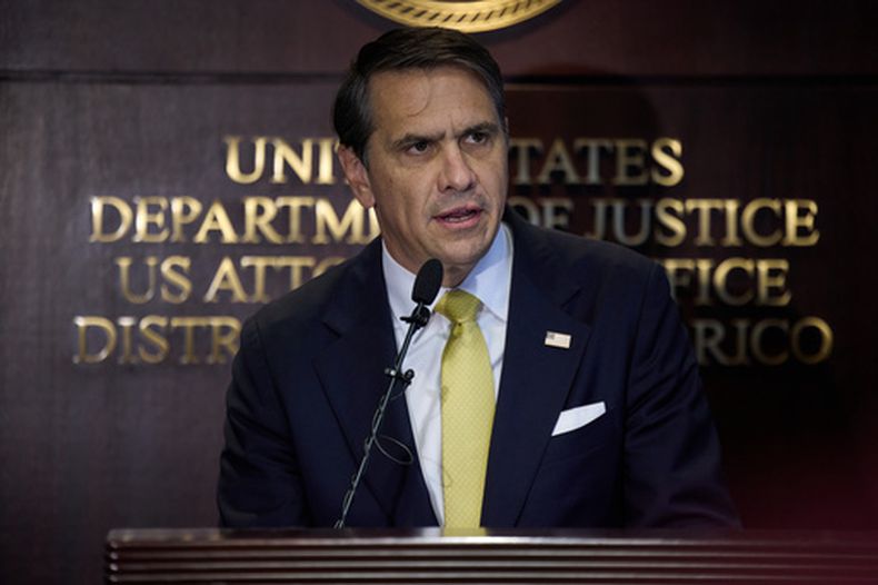 El secretario de Justicia de EEUU, Todd Blanche, da una rueda de prensa sobre las personas acusadas de la detención de la banda puertorriqueña de narcotraficantes Los Baja Deo (LBD) en San Juan, Puerto Rico, el jueves 27 de agosto de 2026. (Foto AP/Stephanie Rojas)