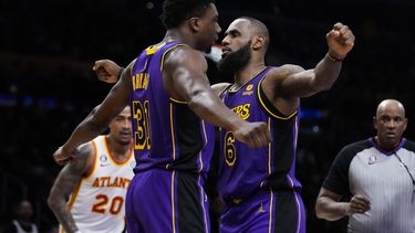Lakers de LeBron derrotan a Hawks 130-114 en su 4ta victoria